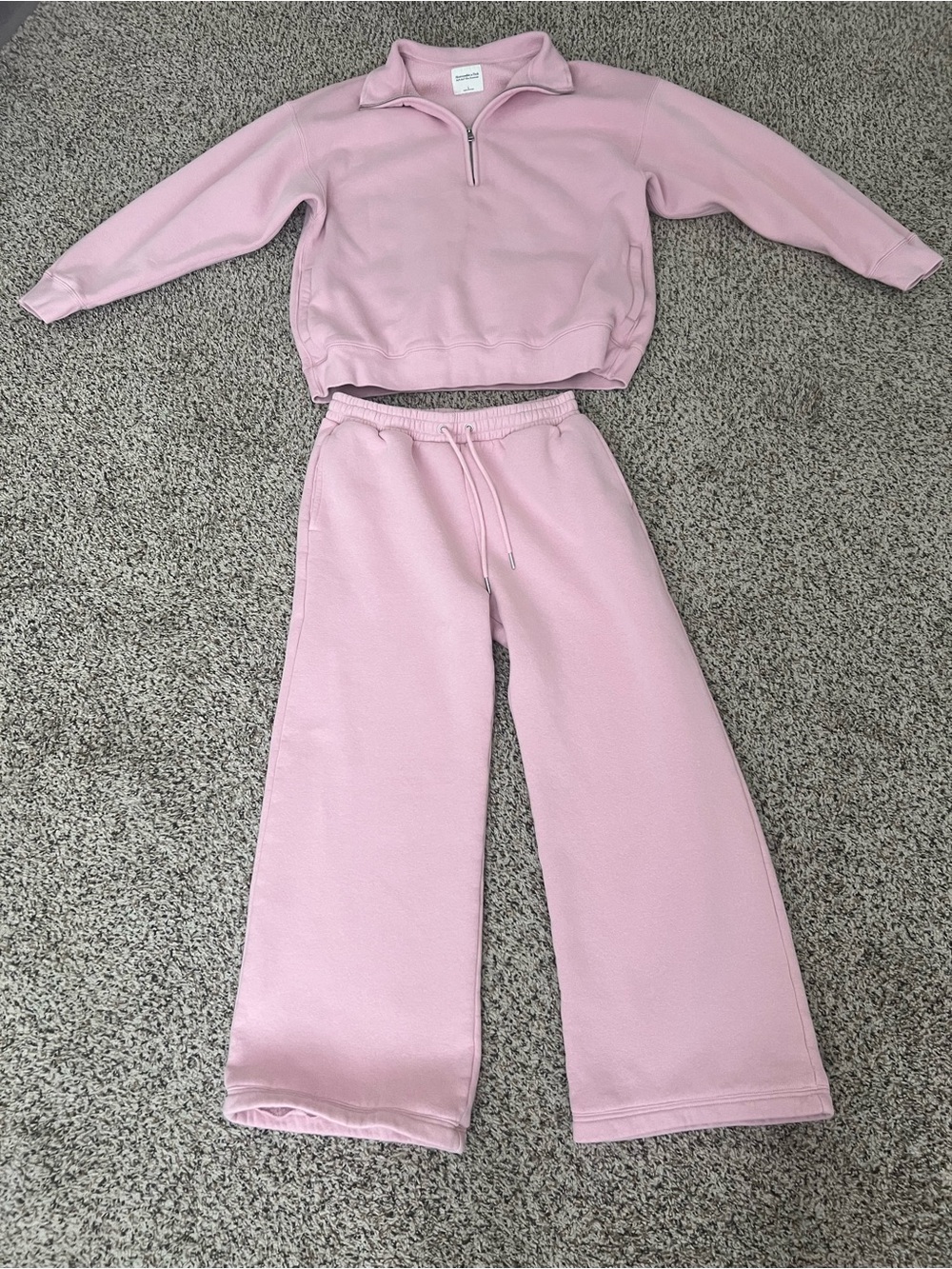 Abercrombie & Fitch Sunday Sweatpants and Half-zip Pullover Seeatshirt